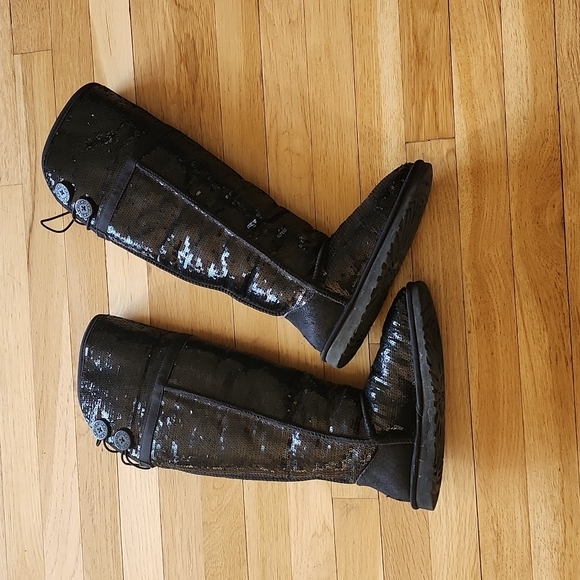 Ugg boots - Picture 1 of 11